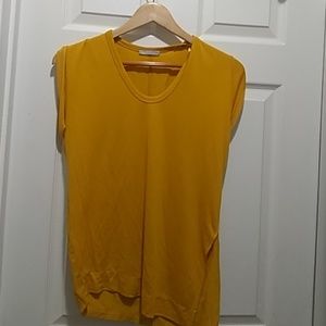 ⭐Zara mustard yellow top, size Small.